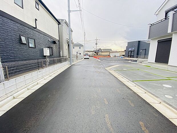 前面道路は通り抜けができないため、交通量が少なく静かな住環境です。