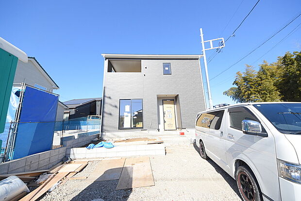 セカンドカーや来客時にも便利なカースペース2台分ございます。 