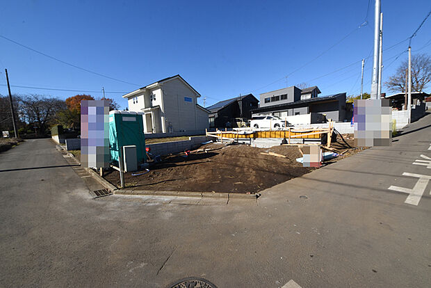 6m幅員の道路に面しておりお車の運転が苦手な方でも安心して出入りいただけます。 