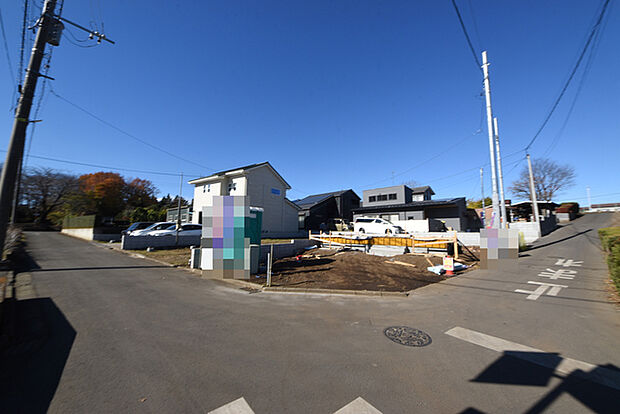 セカンドカーや来客時にも便利なカースペース2台分ございます。 