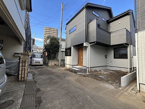 カースペースは1台駐車できます。車庫の出し入れのしやすさなど、実際に現地にてご確認ください。