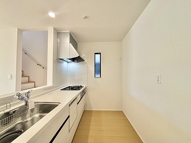 お子様と並んでお料理ができるキッチンスペース