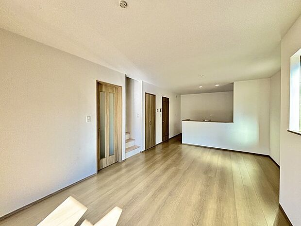 夕食の時間。家族、友人、両親、親戚との会話がより料理を美味しくしてくれる。あっという間に時間が過ぎてしまう居心地の良さは、普段はほっとする空間としてここにあります。