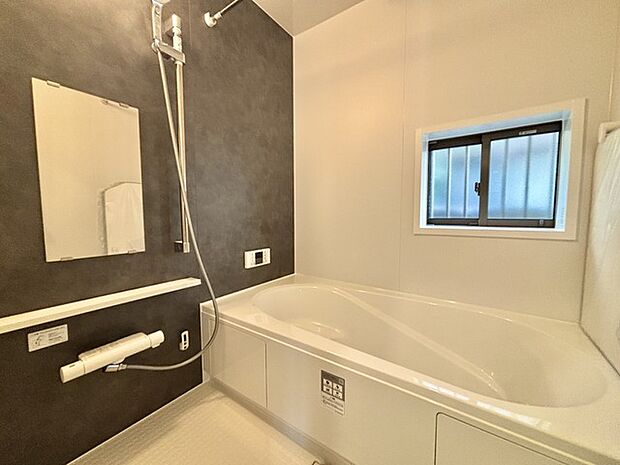 一緒にお風呂に入っている子供達の声がリビングまで聞こえてきそうな広々とした1坪バス