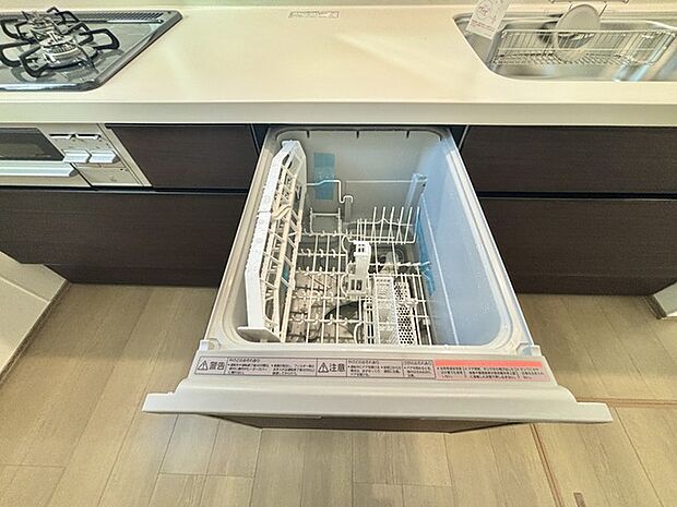 家事時間を短縮できる食洗器付き、毎日の負担を減らしてお料理を楽しめる嬉しい設備です。
