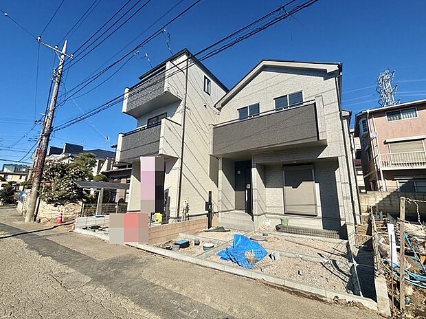 南道路に面しており日中もたくさんの陽が入ります。風通りや周辺環境など実際に現地にてご確認ください。 