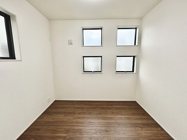 2面採光を確保した明るい室内は、爽やかな風を感じる居心地の良い空間です。