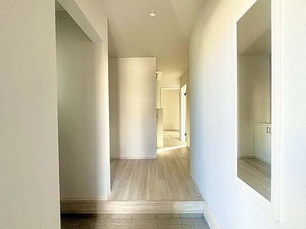 土間収納付きでベビーカーやゴルフバック、お子様のおもちゃもスッキリ収納できます。