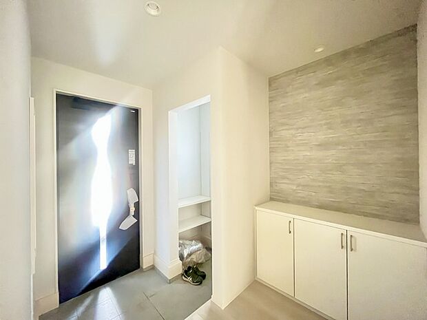 お客様をお迎えする玄関、お家の出入りもスムーズに行えます。 