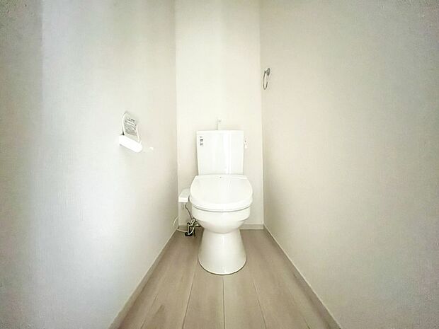 1.2階にそれぞれトレイがございます。朝の混雑時に分散して利用できるほか、ゲスト用としても使い分けることもできます。