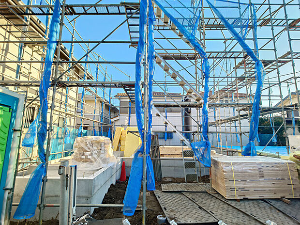 セカンドカーや来客時にも便利なカースペース2台分ございます。(車種によります)