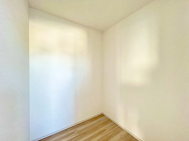 大容量クローゼット付き！家族の成長と共に増える荷物もスッキリ収納。 