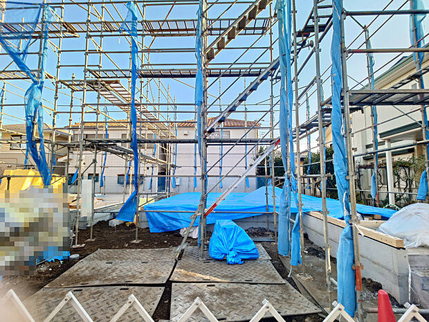 セカンドカーや来客時にも便利なカースペース2台分ございます。(車種によります)