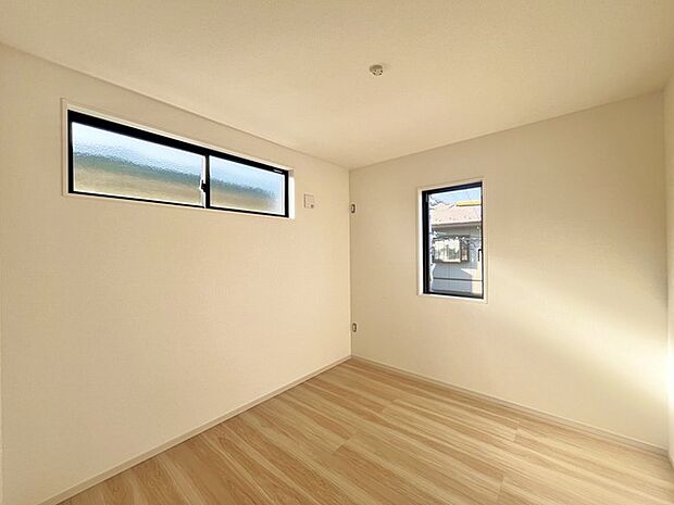 2面採光を確保した明るい室内は、爽やかな風を感じる居心地の良い空間です。 