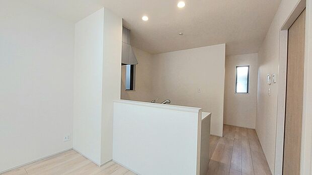 家族が一番集まる場所だから広々としつつも素敵な空間であって欲しい。皆がくつろぐリビングからキッチンまでが一つに繋がる空間。 