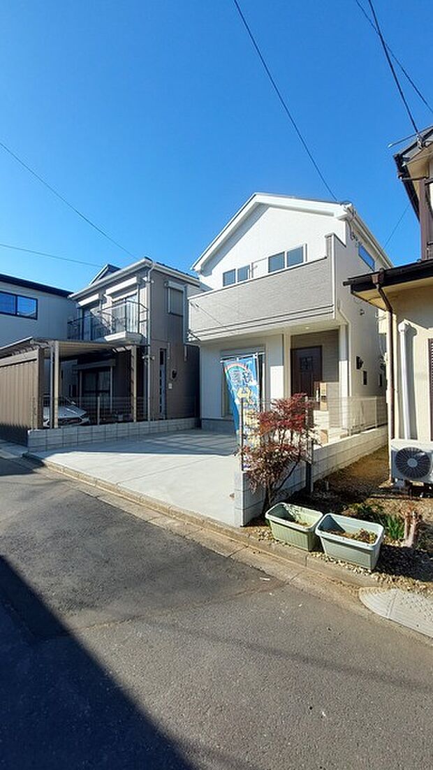 南道路に面しており日中もたくさんの陽が入ります。風通りや周辺環境など実際に現地にてご確認ください。 