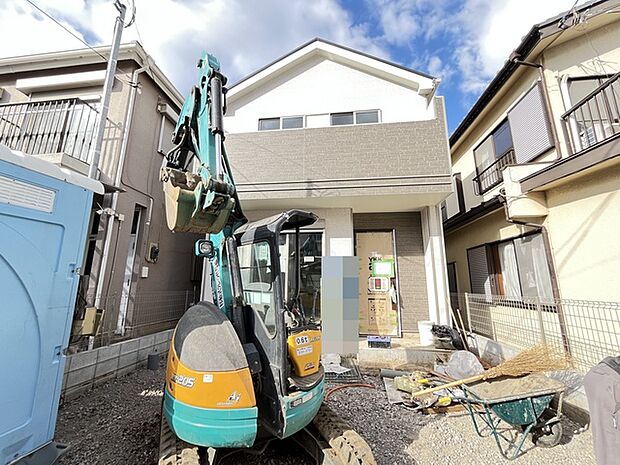 セカンドカーや来客時にも便利なカースペース2台分ございます。 