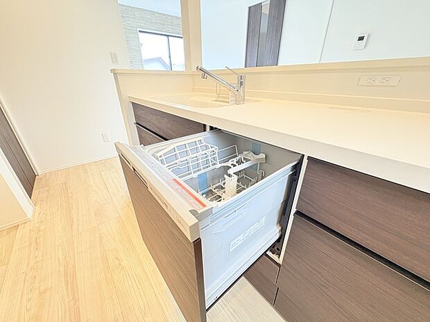 家事時間を短縮できる食洗機付き、毎日の負担を減らしてお料理を楽しめる嬉しい設備です。