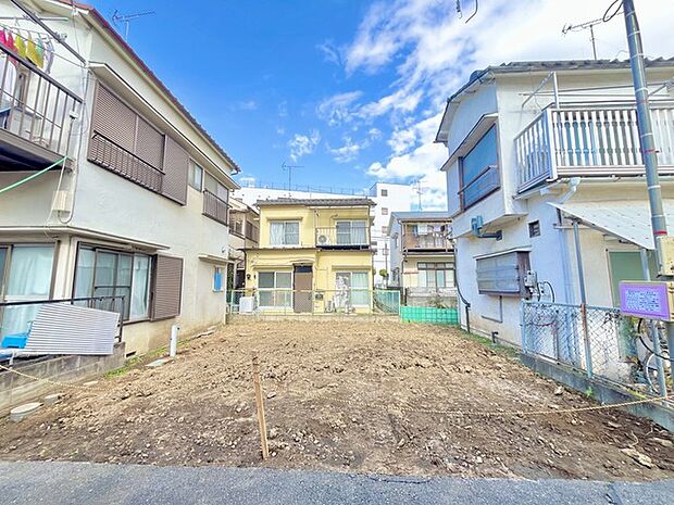 南道路に面しており日中もたくさんの陽が入ります。風通りや周辺環境など実際に現地にてご確認ください。 