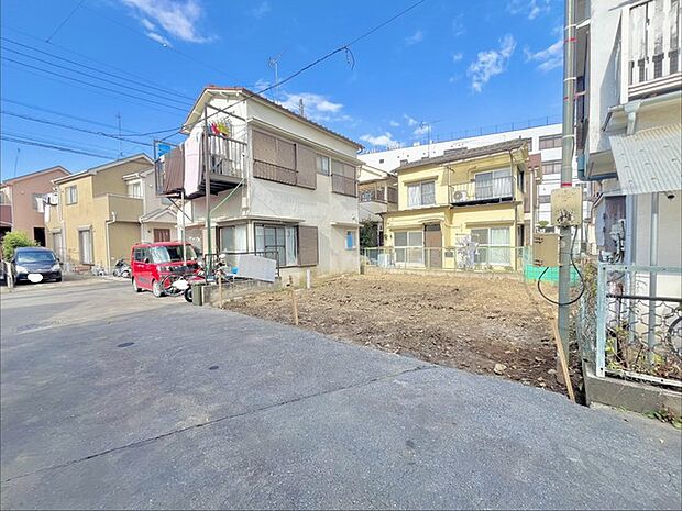 戸建てが立ち並ぶ静かな住宅街。四季折々の移り変わりを感じながら自然と楽しみ、暮らす、そんな毎日を日々の中で感じられる住環境