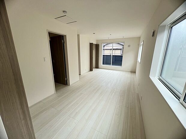 ご家族様の成長に合わせて、仕切りをつけれる洋室です。 