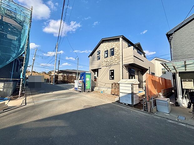 前面道路は通り抜けができないため、交通量が少なく静かな住環境です。 