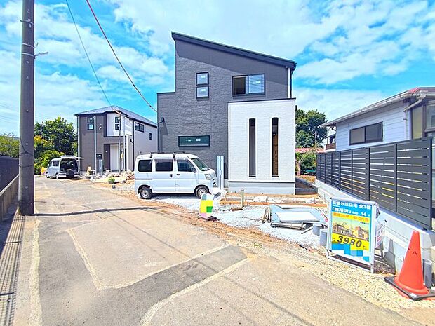 前面道路は周辺住民以外の交通が無く、安全で閑静な住環境が保たれやすい立地です。