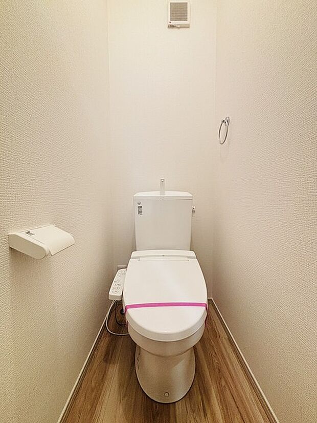 1.2階にそれぞれトレイがございます。朝の混雑時に分散して利用できるほか、ゲスト用としても使い分けることもできます。