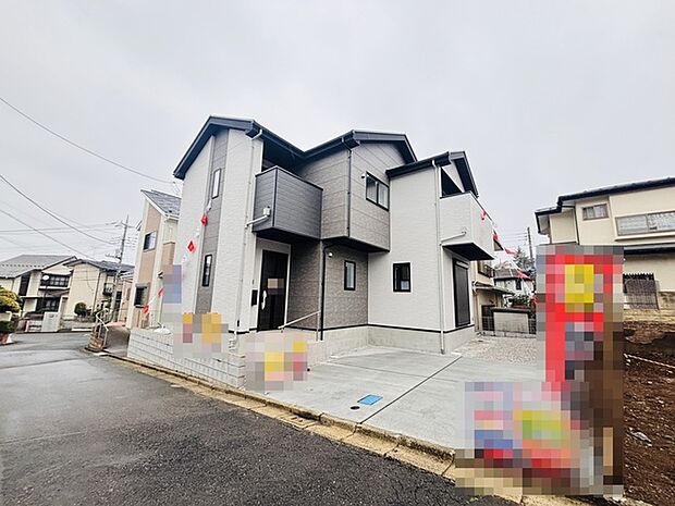 前面道路は広く、駐車がしやすいです。駐車スペース2台分ございます。