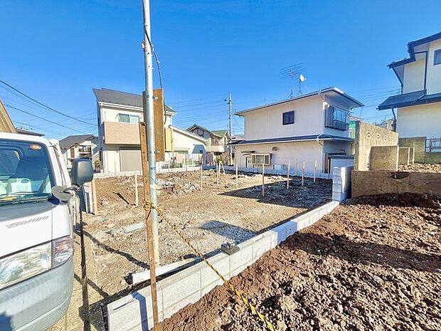 セカンドカーや来客時にも便利なカースペース2台分ございます。