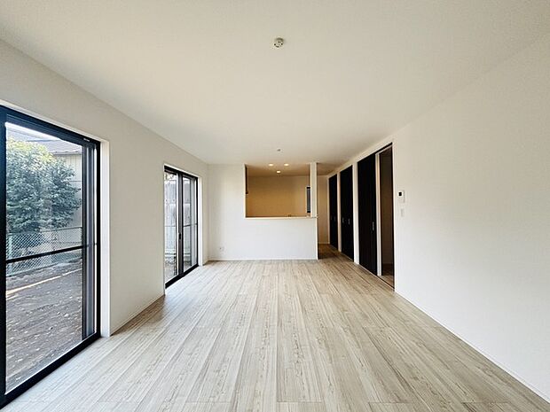 夕食の時間。家族、友人、両親、親戚との会話がより料理を美味しくしてくれる。あっという間に時間が過ぎてしまう居心地の良さは、普段はほっとする空間としてここにあります。