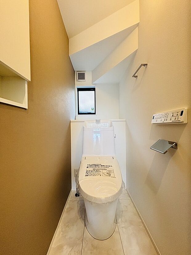 1.2階にそれぞれトレイがございます。朝の混雑時に分散して利用できるほか、ゲスト用としても使い分けることもできます。