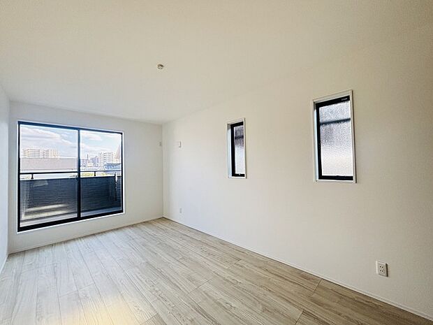 商業施設が徒歩圏内に充実、日々のお買い物も安心な環境です。