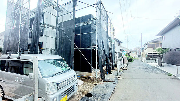 戸建てが立ち並ぶ静かな住宅街。四季折々の移り変わりを感じながら自然と楽しみ、暮らす、そんな毎日を日々の中で感じられる住環境