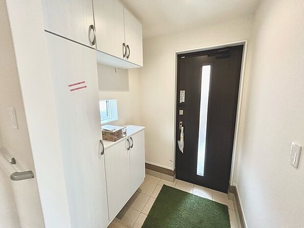 お客様をお迎えする玄関、お家の出入りもスムーズに行えます。