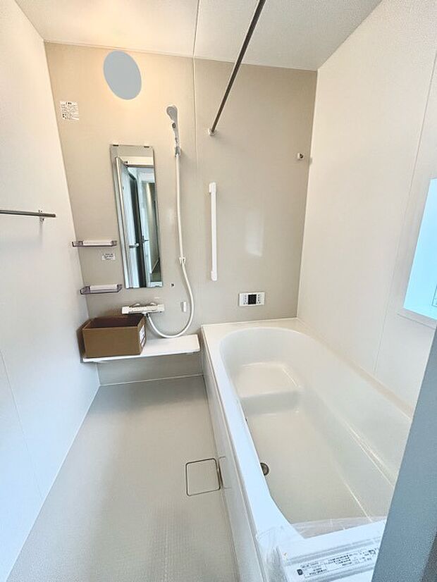 一緒にお風呂に入っている子供達の声がリビングまで聞こえてきそうな広々とした1坪バス