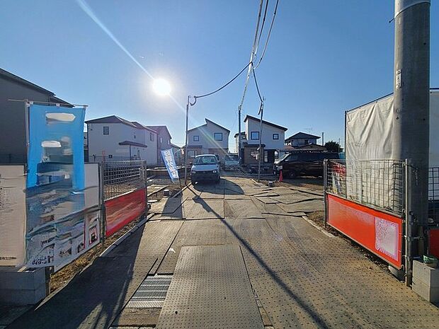 戸建てが立ち並ぶ静かな住宅街。四季折々の移り変わりを感じながら自然と楽しみ、暮らす、そんな毎日を日々の中で感じられる住環境 