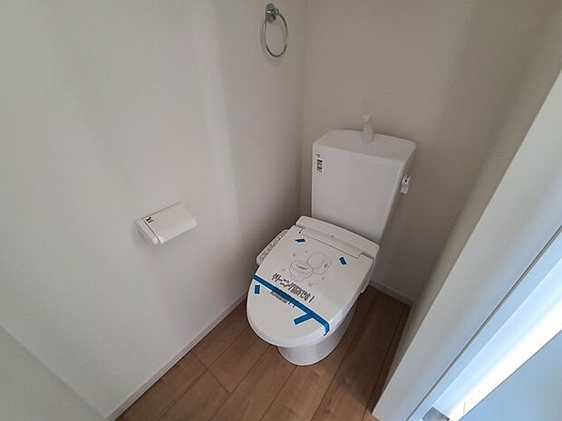 1.2階にそれぞれトレイがございます。朝の混雑時に分散して利用できるほか、ゲスト用としても使い分けることもできます。
