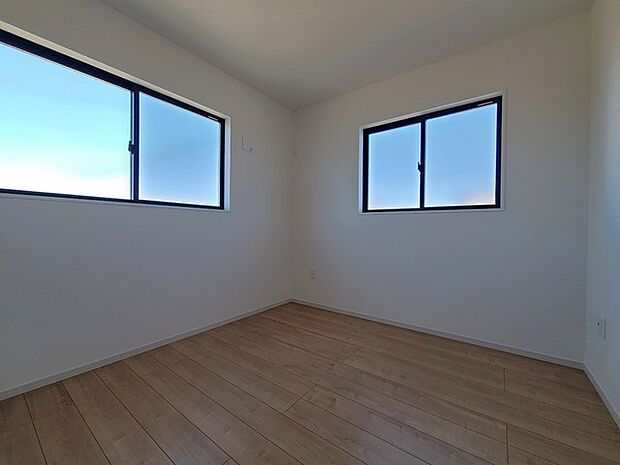 2面採光を確保した明るい室内は、爽やかな風を感じる居心地の良い空間です。 