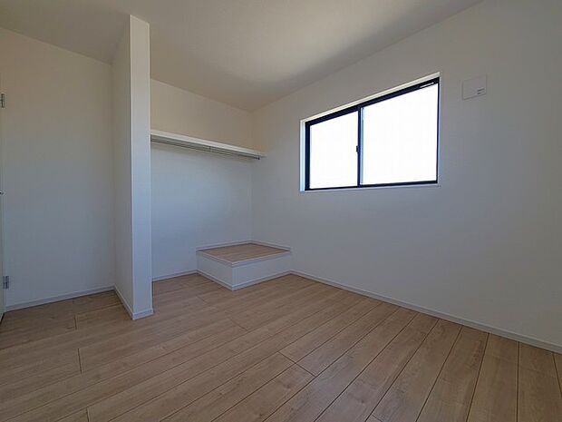 大容量クローゼット付き！家族の成長と共に増える荷物もスッキリ収納。 