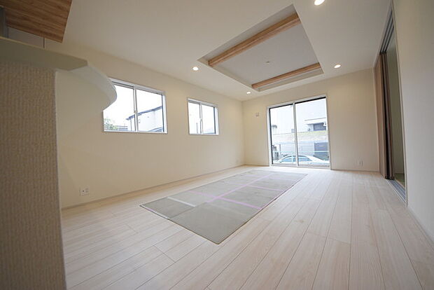 夕食の時間。家族、友人、両親、親戚との会話がより料理を美味しくしてくれる。あっという間に時間が過ぎてしまう居心地の良さは、普段はほっとする空間としてここにあります。 