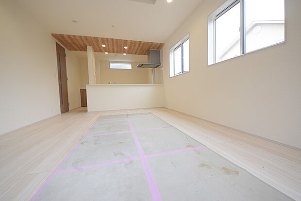 リビングは家具の配置も思いのまま。自由度が高い設計です。 