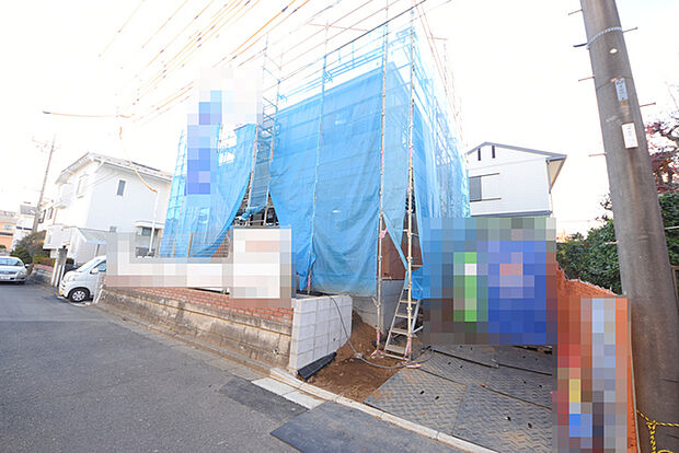 戸建てが立ち並ぶ静かな住宅街。四季折々の移り変わりを感じながら自然と楽しみ、暮らす、そんな毎日を日々の中で感じられる住環境 