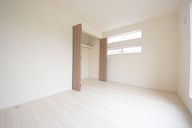 今からここを誰のお部屋にしようか、そんな洋室。大きさは〇〇帖です5.0