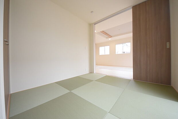 和室があるとやはりどこか心落ち着いてしまいます。客間としてもちょうど良い約5.25帖。