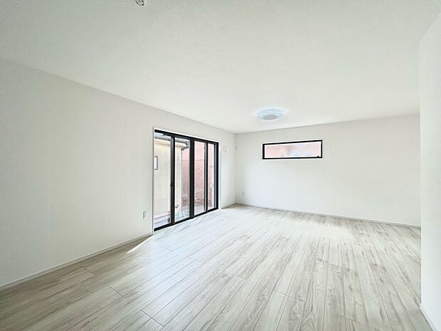 夕食の時間。家族、友人、両親、親戚との会話がより料理を美味しくしてくれる。あっという間に時間が過ぎてしまう居心地の良さは、普段はほっとする空間としてここにあります。 