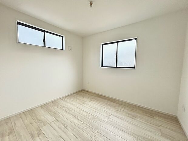 2面採光を確保した明るい室内は、爽やかな風を感じる居心地の良い空間です。