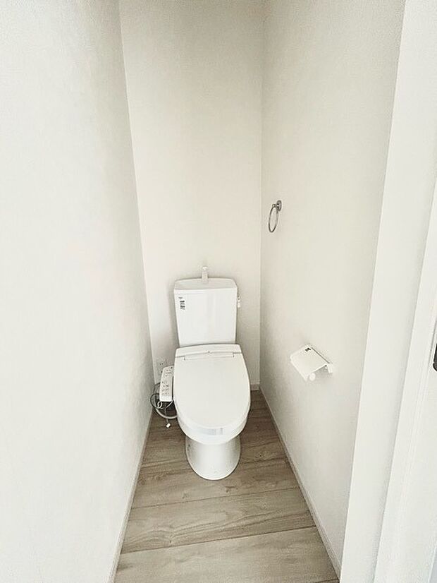 1.2階にそれぞれトレイがございます。朝の混雑時に分散して利用できるほか、ゲスト用としても使い分けることもできます。