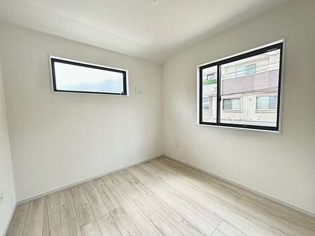 2面採光を確保した明るい室内は、爽やかな風を感じる居心地の良い空間です。