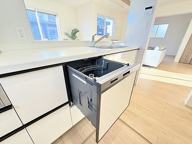家事時間を短縮できる食洗器付き、毎日の負担を減らしてお料理を楽しめる嬉しい設備です。